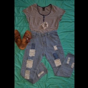 NWOT Distressed skinny jeans